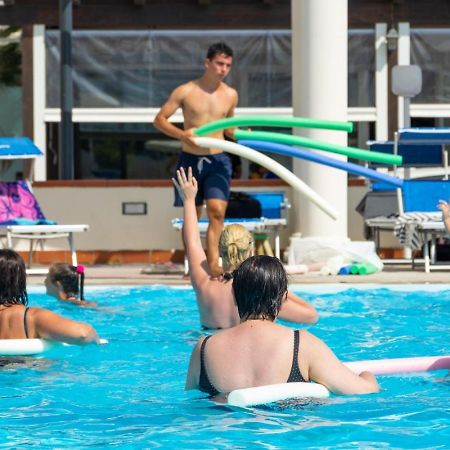 Hotel Tokio Village Lido Di Savio Buitenkant foto