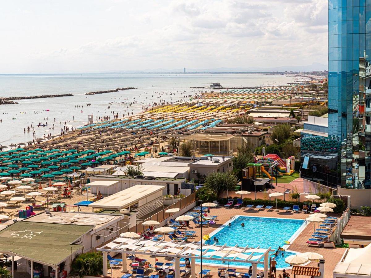 Hotel Tokio Village Lido Di Savio Buitenkant foto