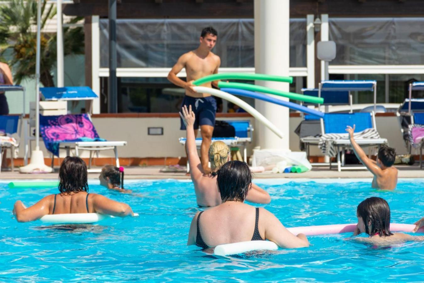 Hotel Tokio Village Lido Di Savio Buitenkant foto